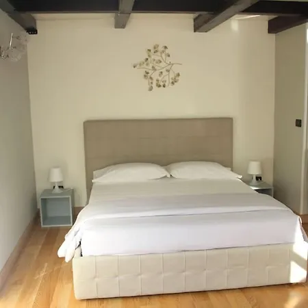 Carlo Alberto 27-c *