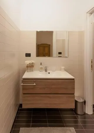 Carlo Alberto 27-c Apartman *