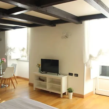 Carlo Alberto 27-c Apartman *